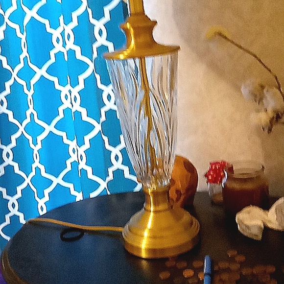 A set of table lamps with the shades included - Picture 3 of 4